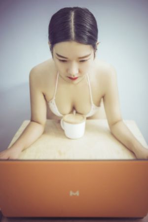蜜雪冰城1元冰杯惹怒两拨打工人